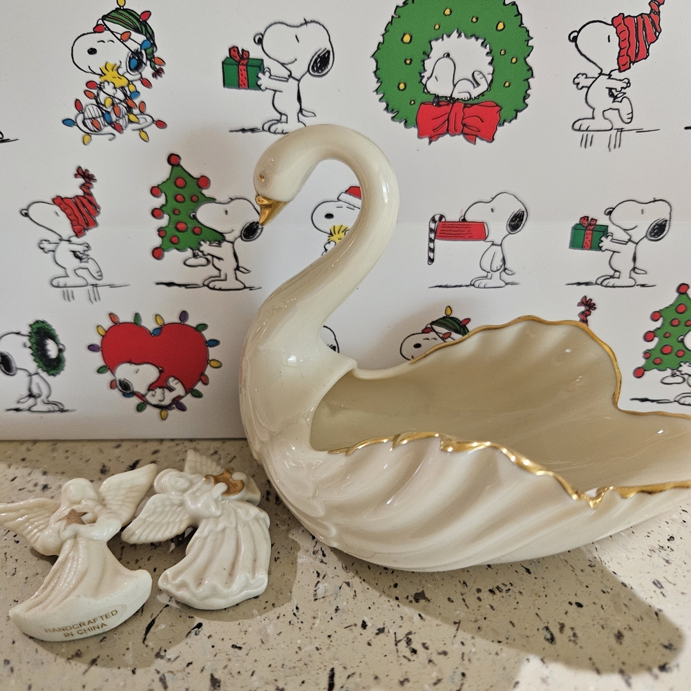 Lenox Cream and Gold Swan Ornament